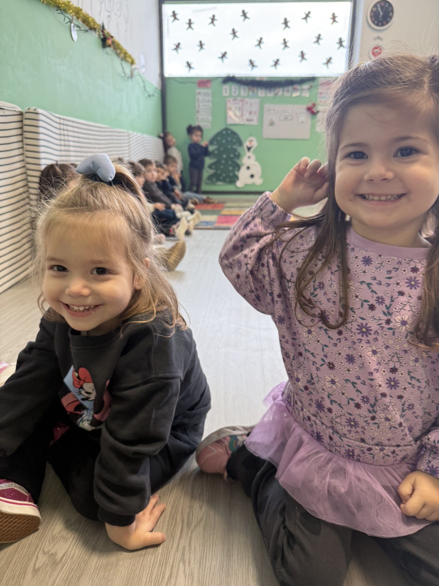 Παιδιά σε ομαδικό παιχνίδι στον παιδικό σταθμό Εύοσμος