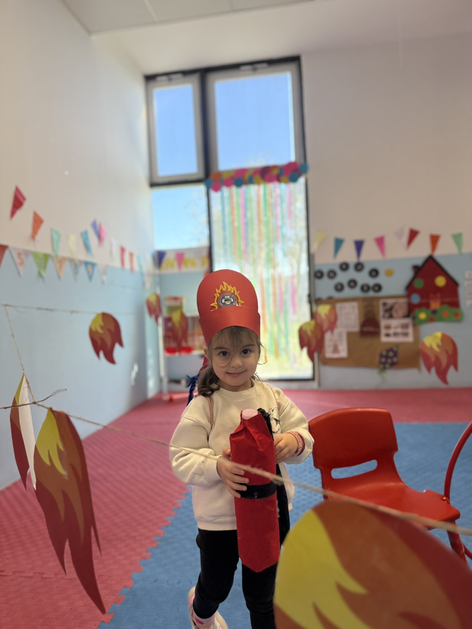 Παιδικός σταθμός — παιδιά σε δημιουργικό παιχνίδι